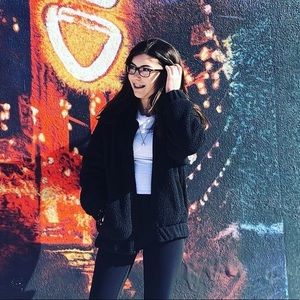 Meet your Posher, Faith